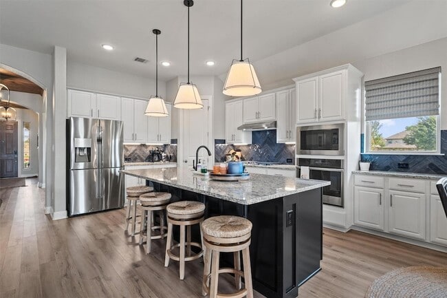 Building Photo - 4945 Strada Dr