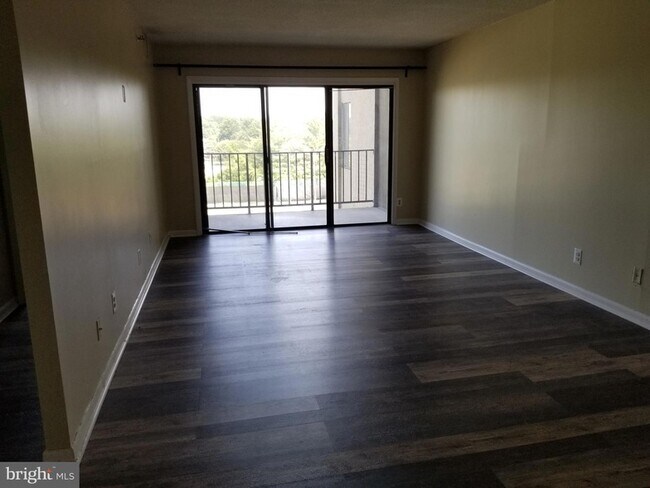 Foto del edificio - 9200 Edwards Way