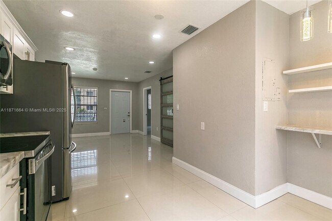 Foto del edificio - 270 NW 81st St.