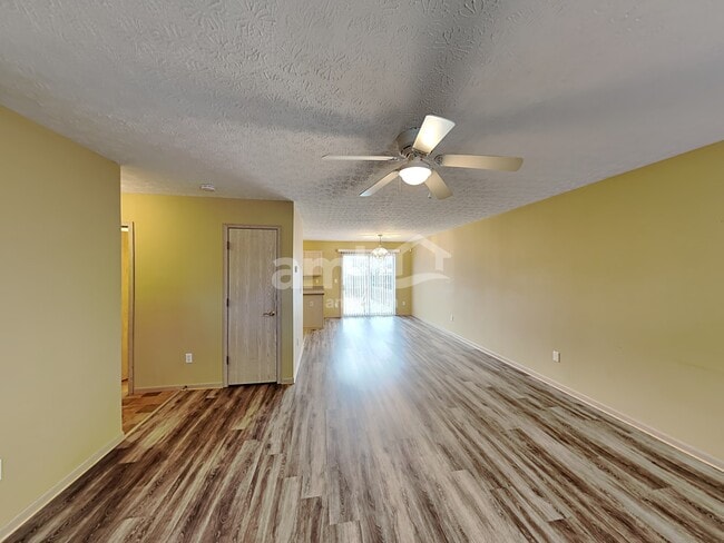 Building Photo - 2865 Oak Forest Drive