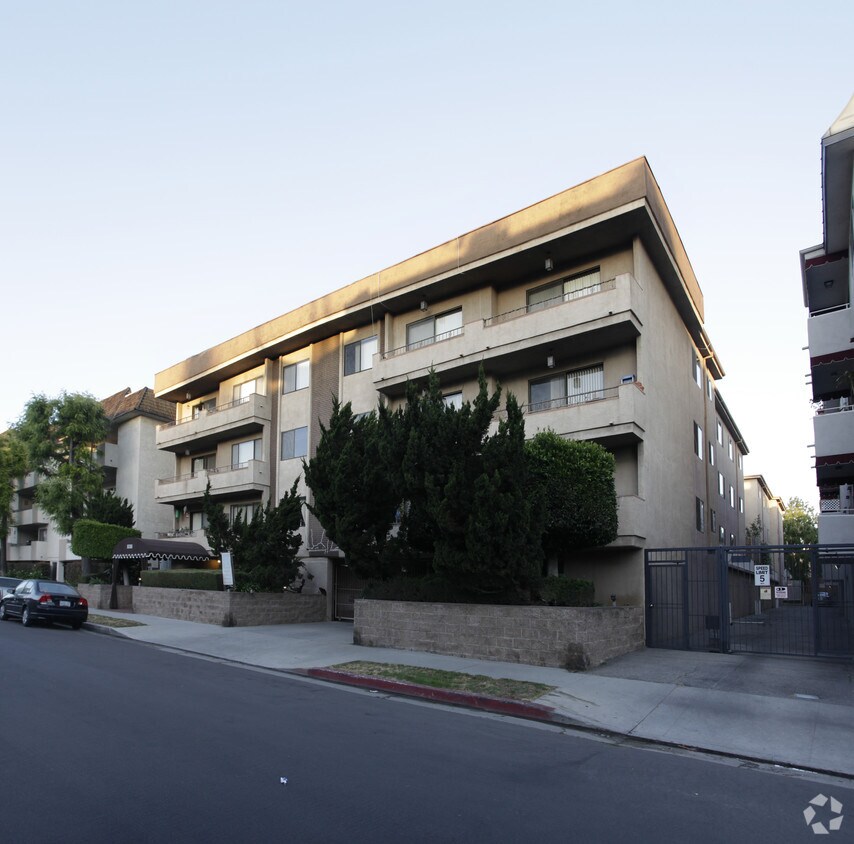 Foto del edificio - 5335 Yarmouth Ave