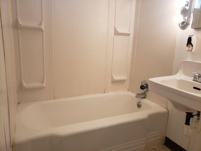 Building Photo - 1 bedroom in Billings MT 59101