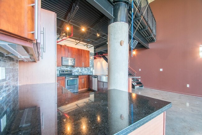 Building Photo - 2 Bed 2 Bath Modern Condo in Uptown Dallas!
