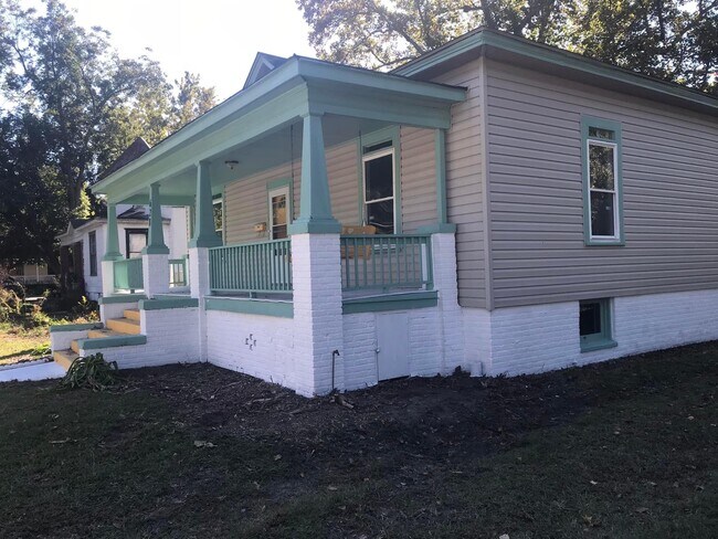 Building Photo - 628 Pender St