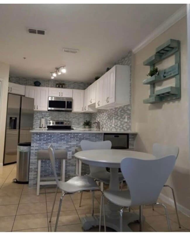 Building Photo - 1655 The Greens Way