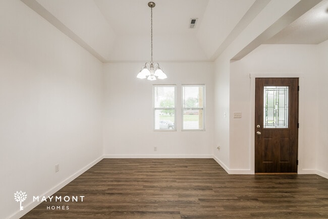 Building Photo - 402 Foxridge Ct