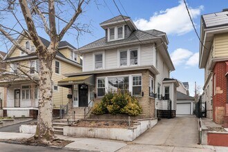 Building Photo - 410 76th St