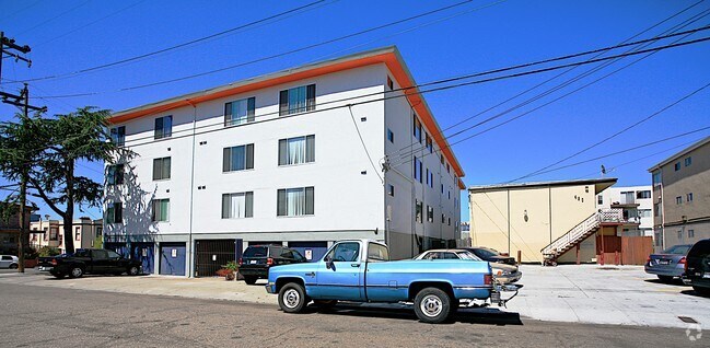 Parking Area - Lake View East Apartments