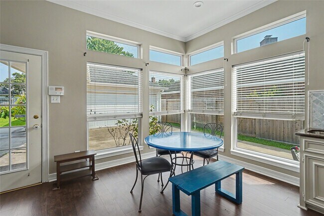 Foto del edificio - 4250 Noble Oak Trail
