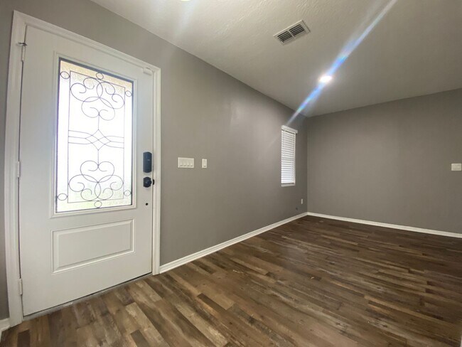 Building Photo - Beautiful New Smyrna Beach Home!