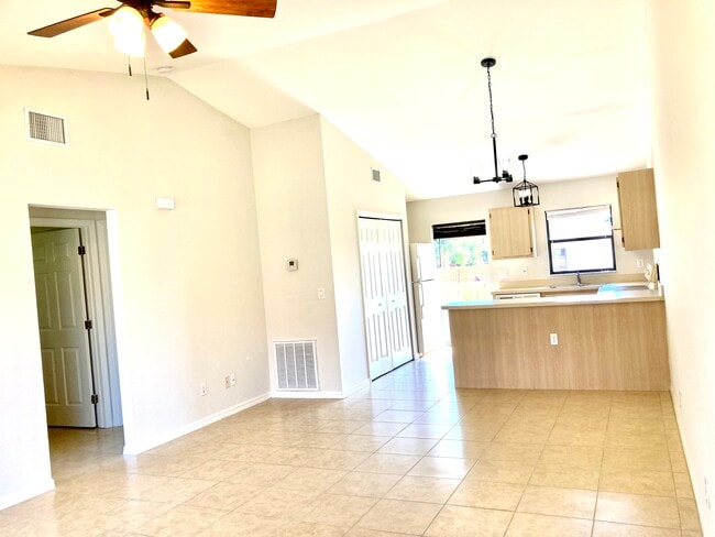 Building Photo - 18633 Holly Rd