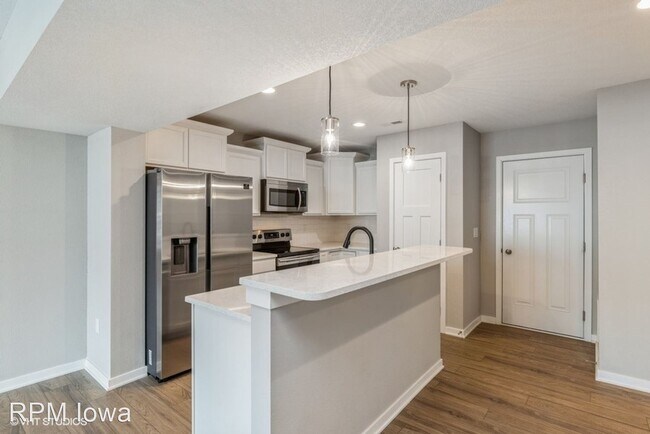 Foto del edificio - 3 br, 2.5 bath House - 916 NE 57th Lane