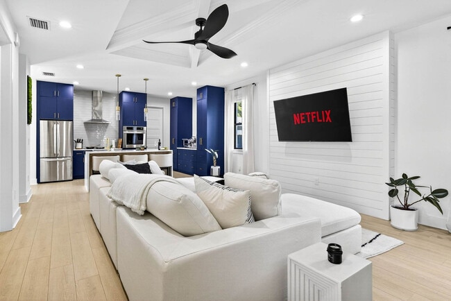 Building Photo - 1200 E Jean St