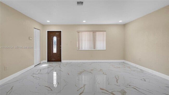 Foto del edificio - 2411 NW 208th St