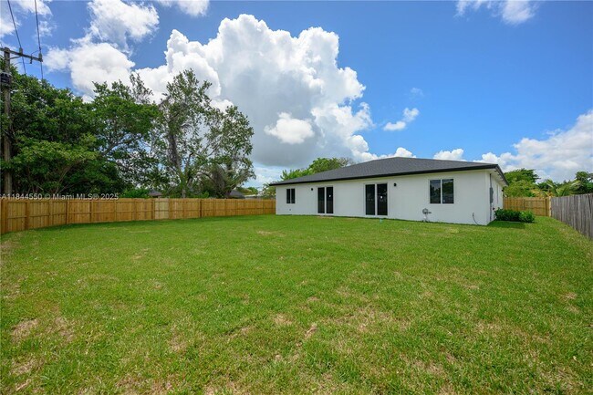 Foto del edificio - 10745 SW 217th St