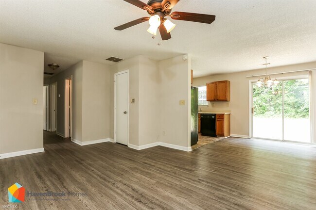 Foto del edificio - 3 br, 1.5 bath House - 5575 Pine Gate Drive