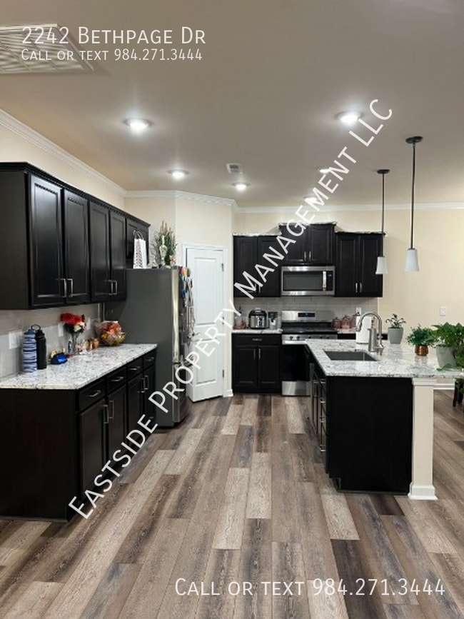 Foto del edificio - 2242 Bethpage Dr