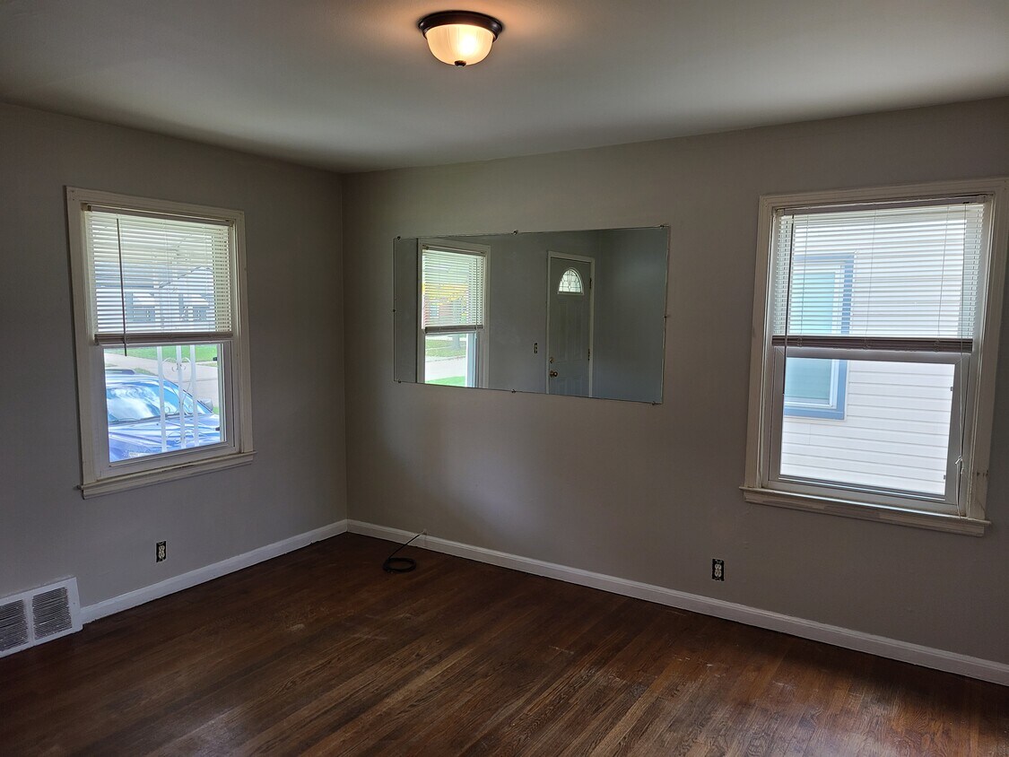 12214 Helen St, Southgate, MI 48195 House Rental in Southgate, MI