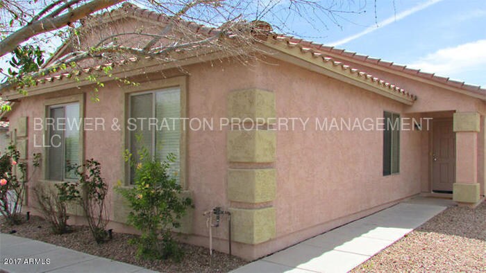 Building Photo - 417 E Sheffield Ave