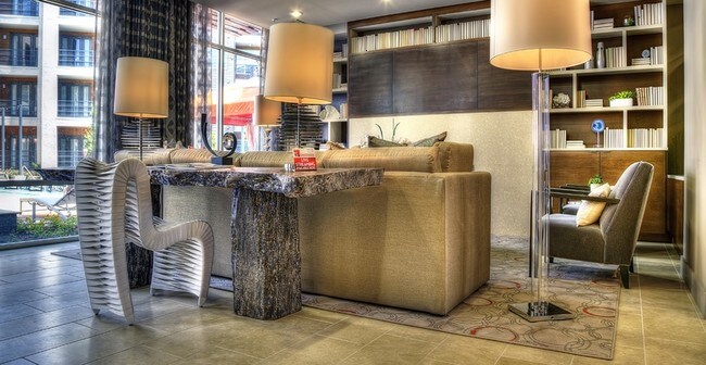 Foto del edificio - 6162 Maple Ave