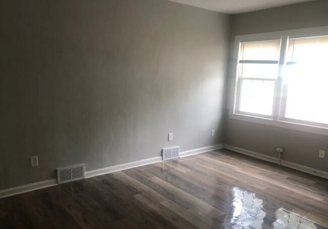 Foto del edificio - 529 E 7th St