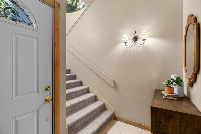 Building Photo - 2Bd/2Ba Kirkland Condo