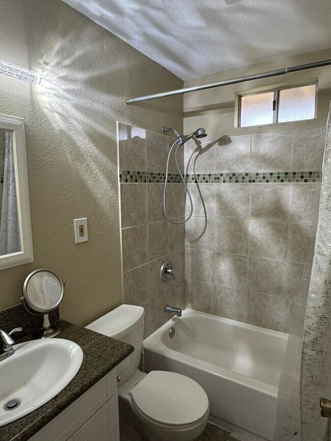 Foto del edificio - 6425 Thomas Dr