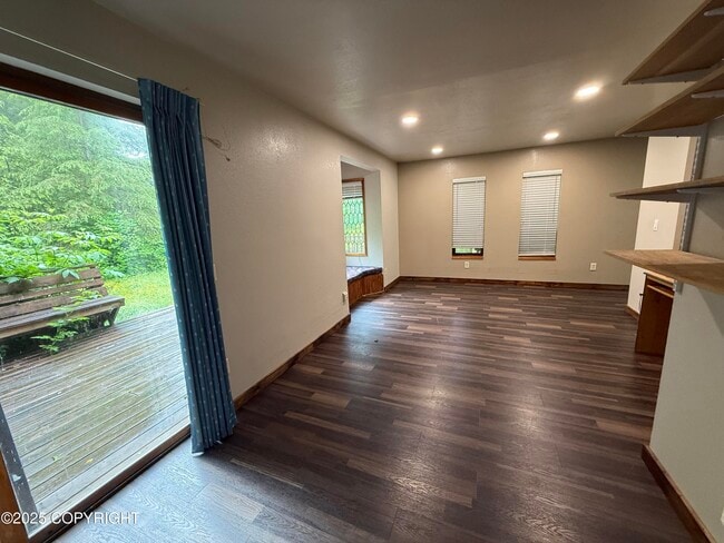 Building Photo - 839 S Point Higgins Rd