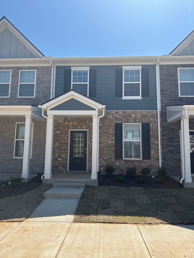 $500 Move-In Incentive for May Move-In! - Beautiful 3BR Townhome in Prime Lebanon Location