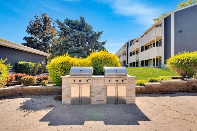 Building Photo - The Pointe at Northridge