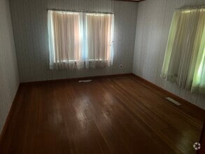 Building Photo - 40 Hemlock St