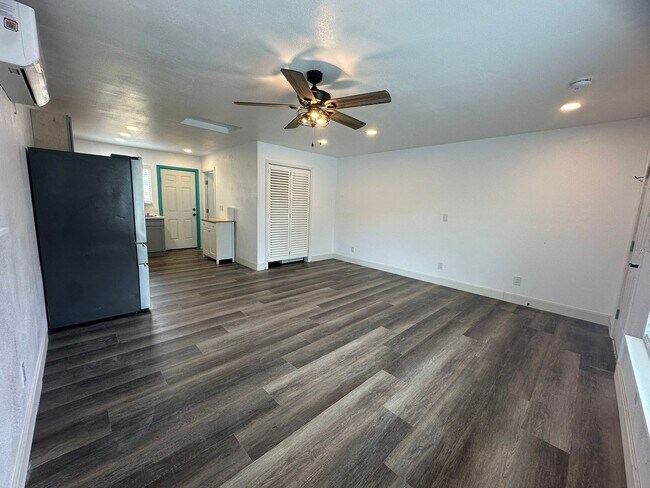 Building Photo - SAC T 1544