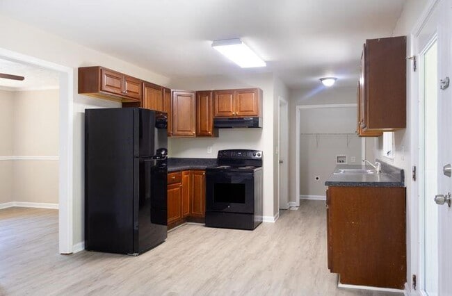 Foto del edificio - 130 Rosewood Dr