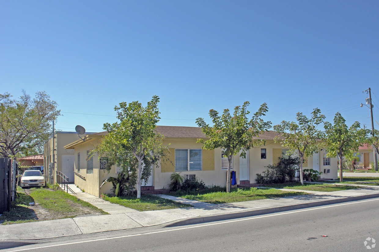 Building Photo - 4850 W Flagler St
