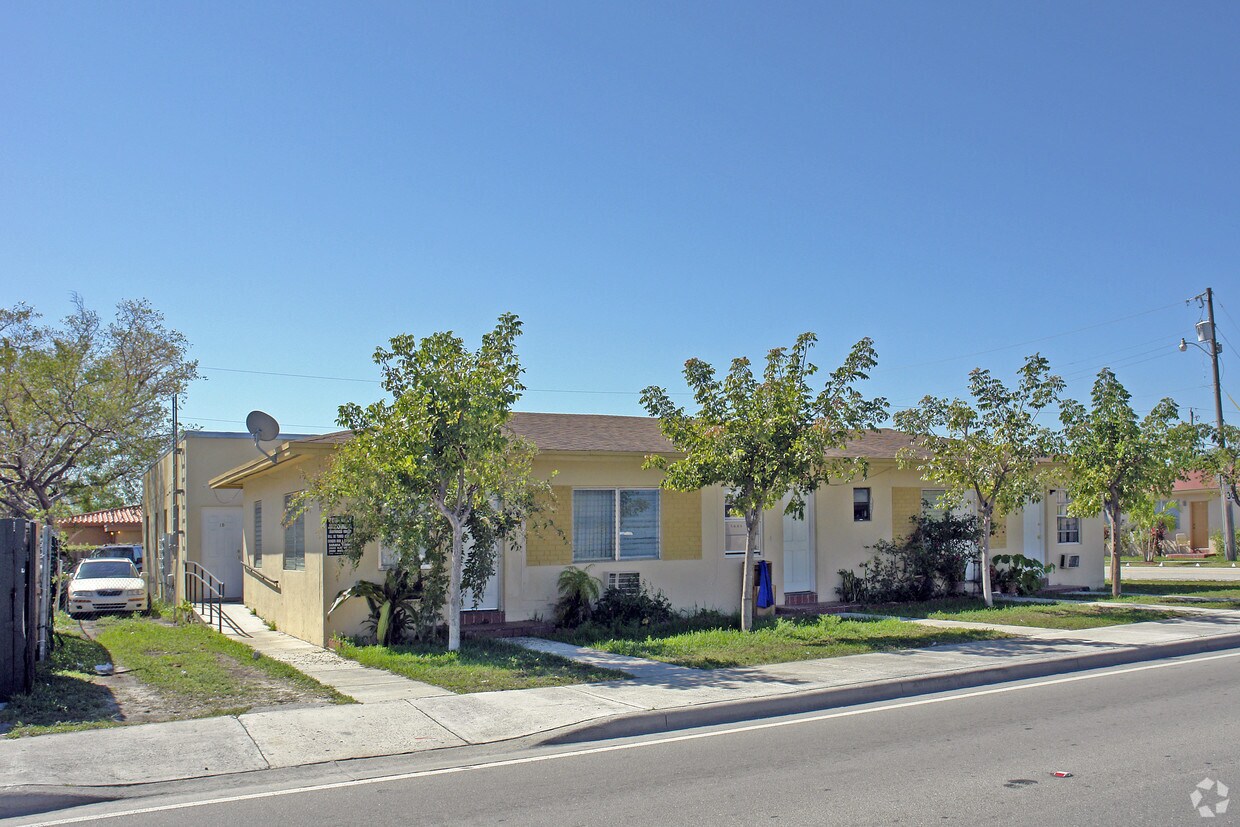 Foto del edificio - 4850 W Flagler St