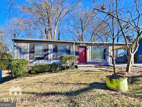 Building Photo - 900 Kennesaw Dr