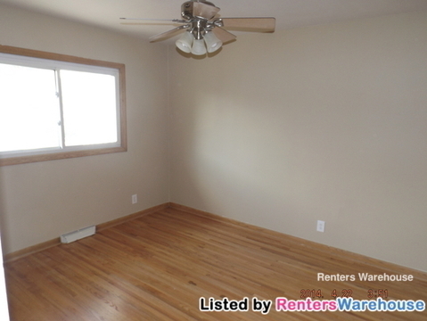 Building Photo - 706 Robinwood Ln
