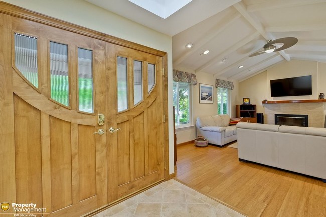 Building Photo - 10827 Linda Vista Dr