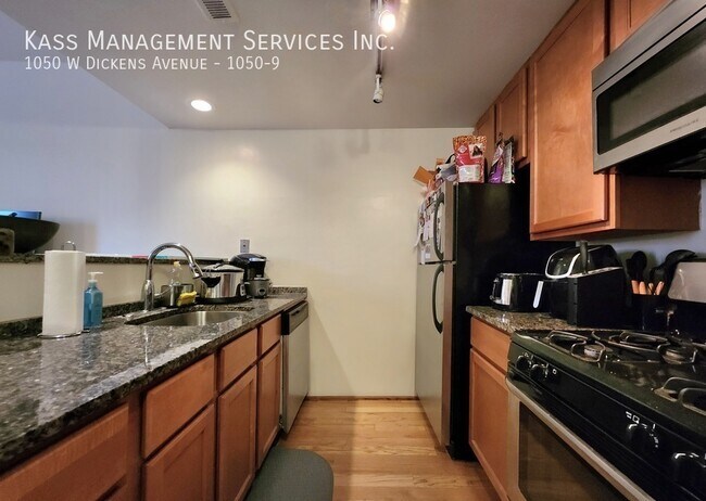 Foto del edificio - 1050 W Dickens Ave