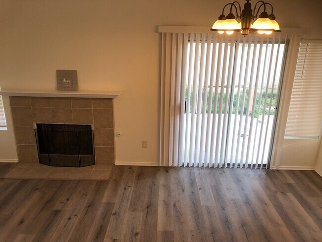 Building Photo - Spacious 4BD/3BTH Home For Lease in Moreno...