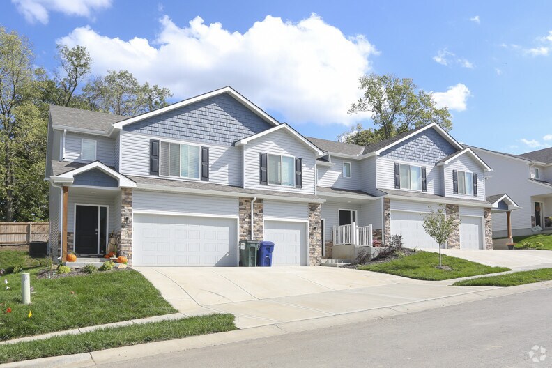 Lakeview Crossing Townhomes Apartments Blue Springs, MO