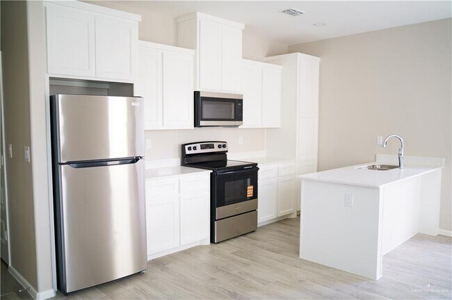 Building Photo - 1608 Canelo Dr
