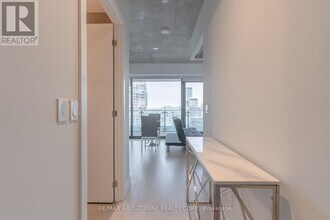 Building Photo - 224 King St W