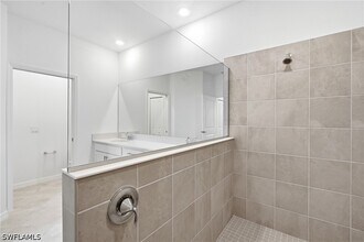 Building Photo - 15918 Grn Acrs Ave