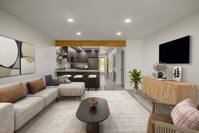 Building Photo - 329 E Pueblo Ct