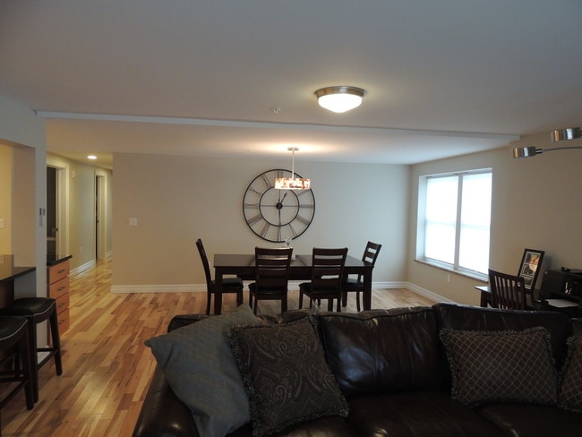 Open concept living - 206 Taughannock Blvd