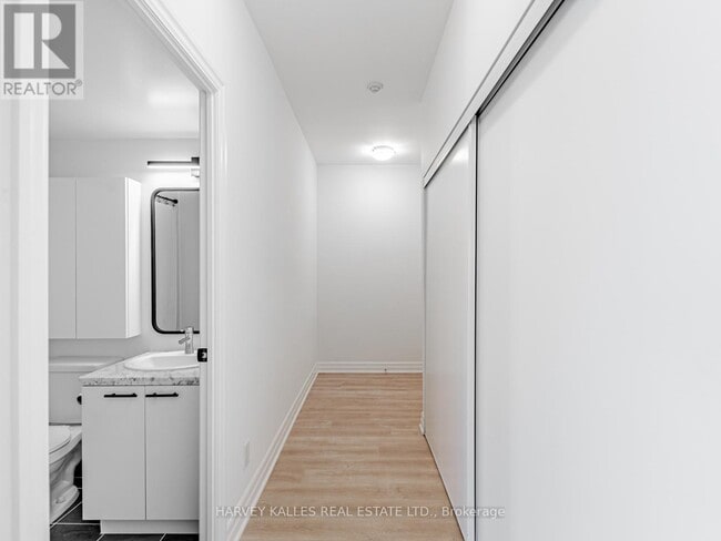 Building Photo - 500 St Clair Ave W