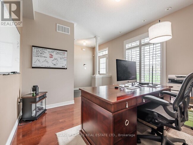 Photo du bâtiment - 42 Rosewood Ave