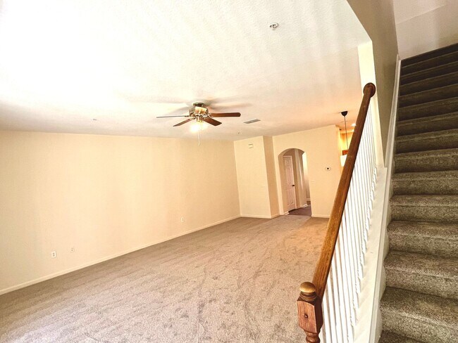 Foto del edificio - 3 Bedroom, 2.5 Bathroom 2-Story Townhouse in Gated Community - Kissimmee