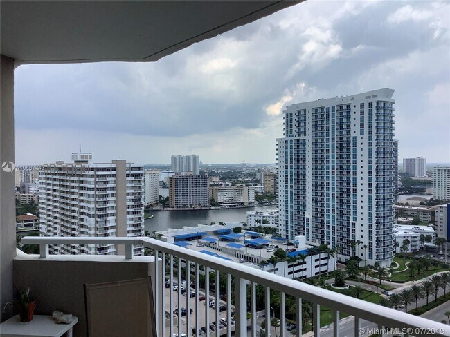 Foto del edificio - 1980 S Ocean Dr
